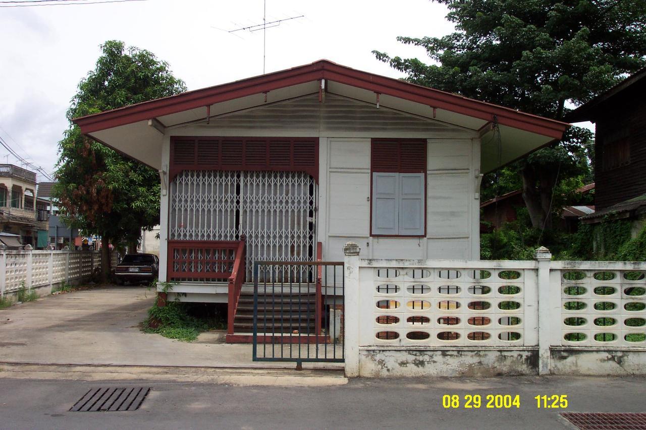Bankaikow Hostel Kanchanaburi Exterior foto